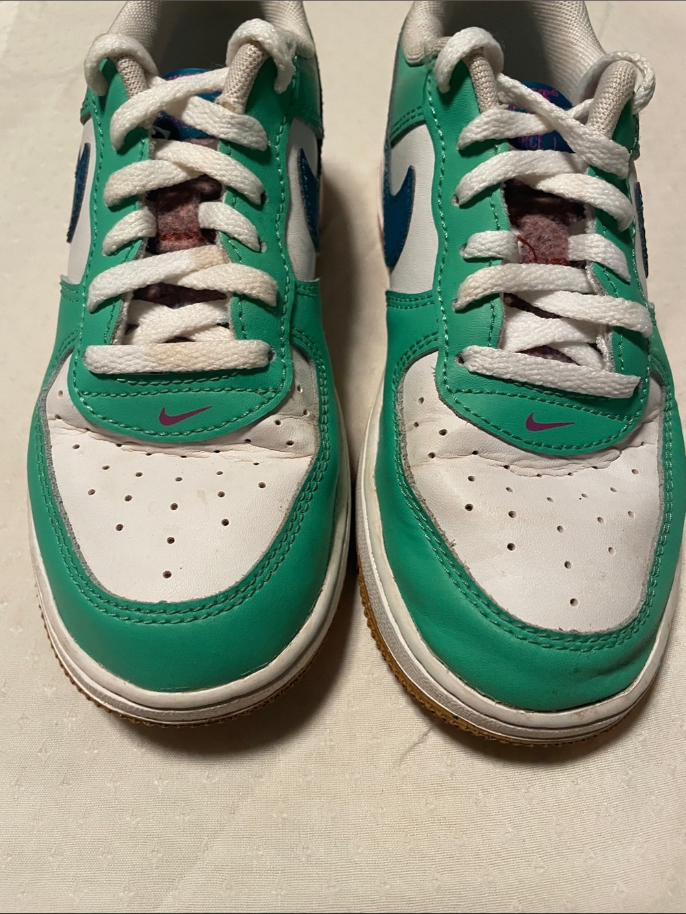 Nike Kids Low-Top Sneakers in Teal, White and Blue.   Boys size 1